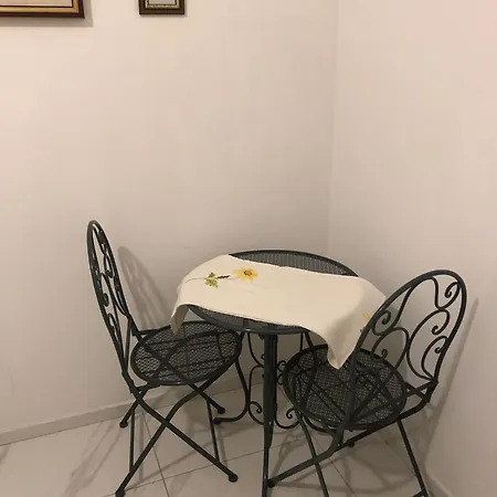 In - Two Flowers Guest house Matera